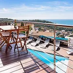 Stylish Havana With Sea Views, Private Pool & A/c וילה