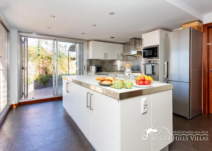 Stylish Havana With Sea Views, Private Pool & A/c