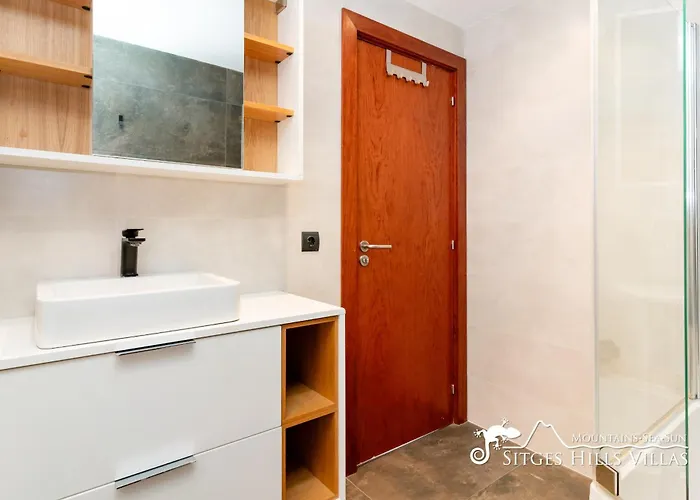 Stylish Havana With Sea Views, Private Pool & A/c Villa *