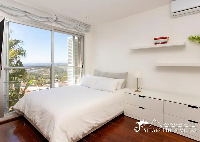 Stylish Havana With Sea Views, Private Pool & A/c Villa