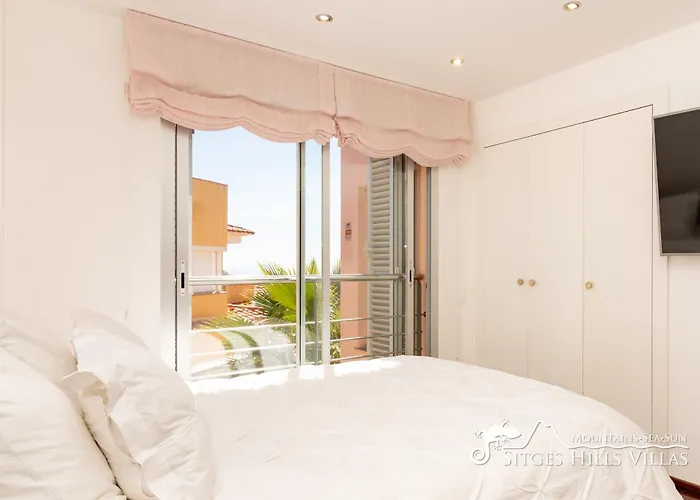 Villa Stylish Havana With Sea Views, Private Pool & A/c