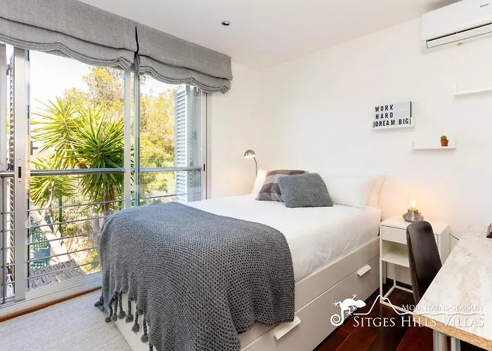 Stylish Havana With Sea Views, Private Pool & A/c Villa Sitges