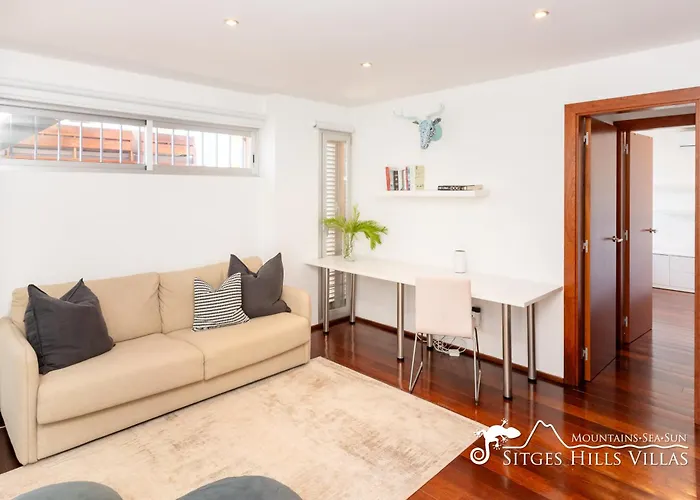 Stylish Havana With Sea Views, Private Pool & A/c Вілла